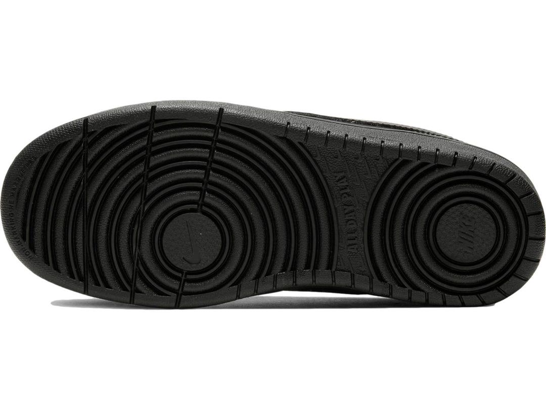 Tenis Nike Court Borough Low 2 para niño en color negro total.