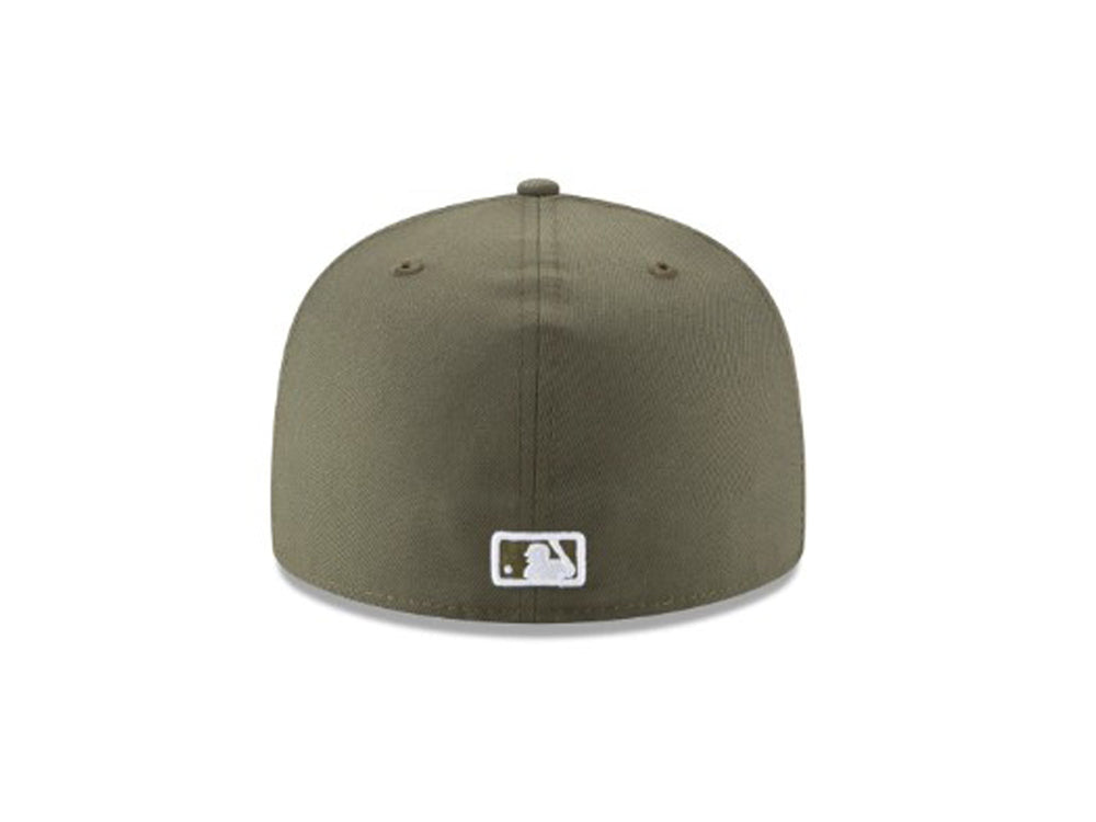 Gorra de béisbol New Era color verde medio con logotipo NY bordado en blanco y visera plana.