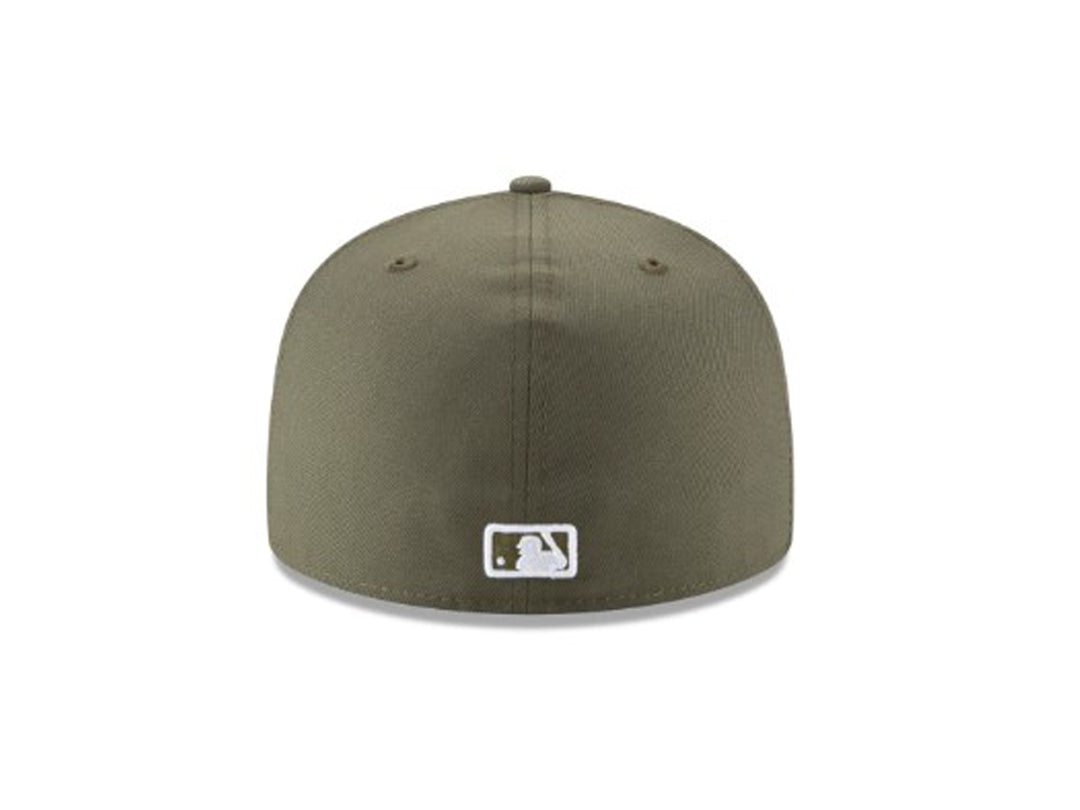 Gorra de béisbol New Era color verde medio con logotipo NY bordado en blanco y visera plana.