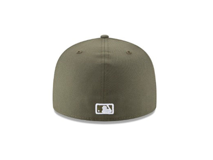 Gorra de béisbol New Era color verde medio con logotipo NY bordado en blanco y visera plana.