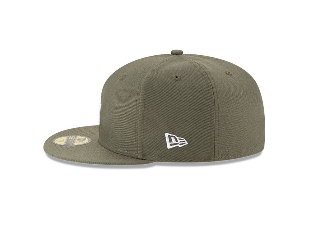 Gorra de béisbol New Era color verde medio con logotipo de Los Angeles Dodgers bordado en blanco.