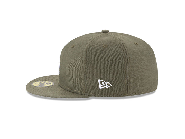 Gorra de béisbol New Era color verde medio con logotipo de Los Angeles Dodgers bordado en blanco.