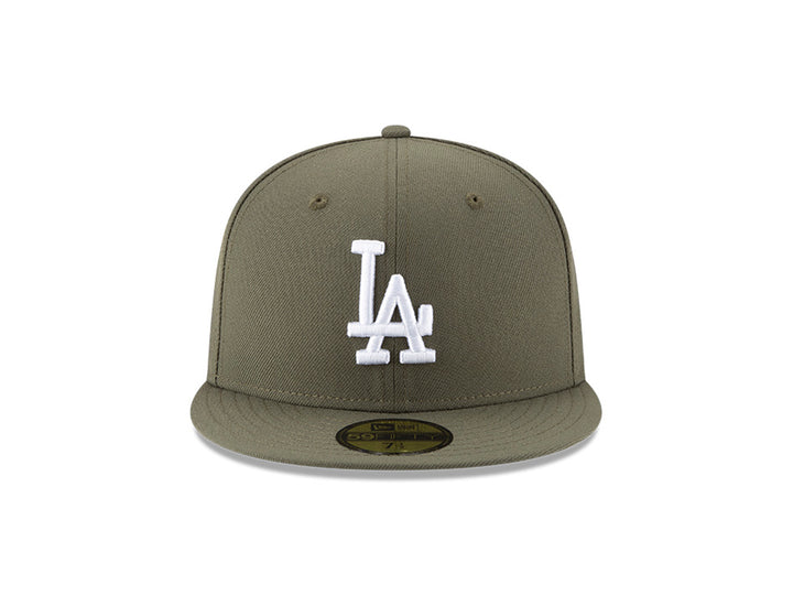 Gorra de béisbol New Era color verde medio con logotipo de Los Angeles Dodgers bordado en blanco.