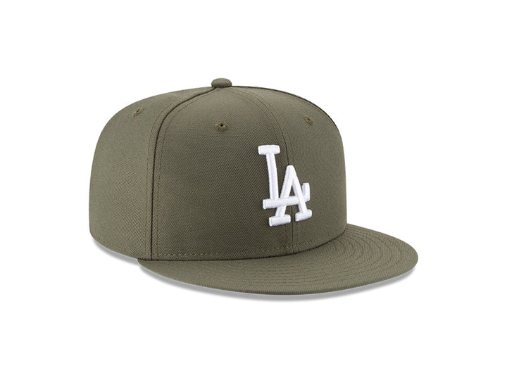 Gorra de béisbol New Era color verde medio con logotipo de Los Angeles Dodgers bordado en blanco.