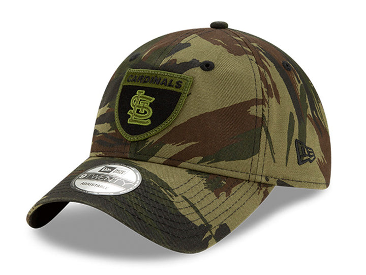 Gorra de béisbol New Era con estampado de camuflaje en tonos verdes y marrón con logo de los St. Louis Cardinals.