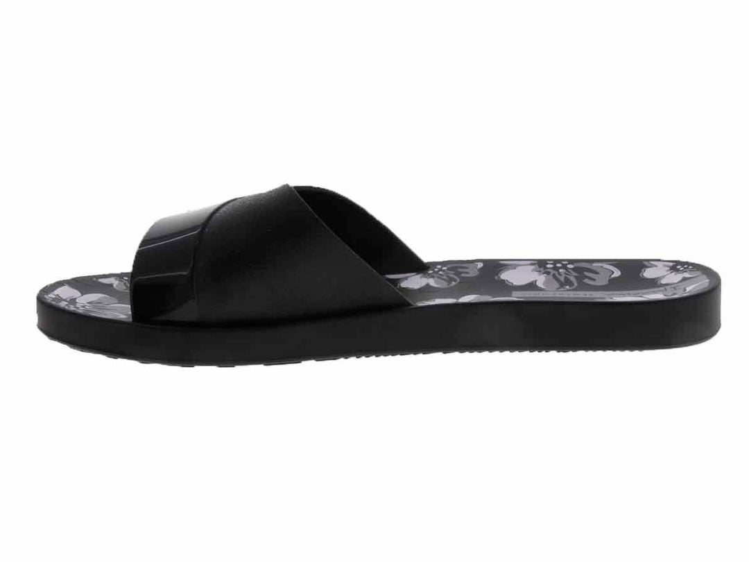 Sandalias Ipanema negras para mujer con diseño floral gris y correa brillante.