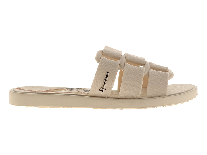 Sandalia Ipanema para mujer en color beige con tiras anchas y diseño plano.