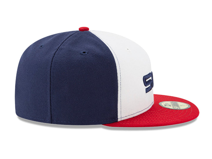 Gorra de béisbol New Era en colores blanco, azul marino y rojo con bordado SOX en el frente.