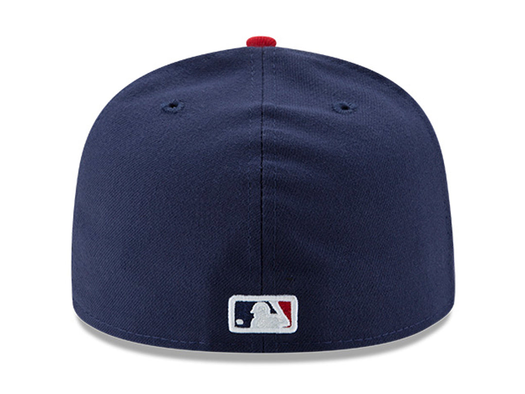 Gorra de béisbol New Era en colores blanco, azul marino y rojo con bordado SOX en el frente.