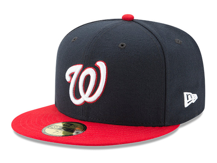 Gorra de béisbol New Era color navy con visera roja y logo de los Washington Nationals bordado en blanco.