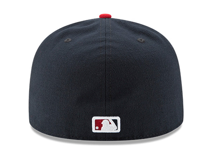 Gorra de béisbol New Era color navy con visera roja y logo de los Washington Nationals bordado en blanco.