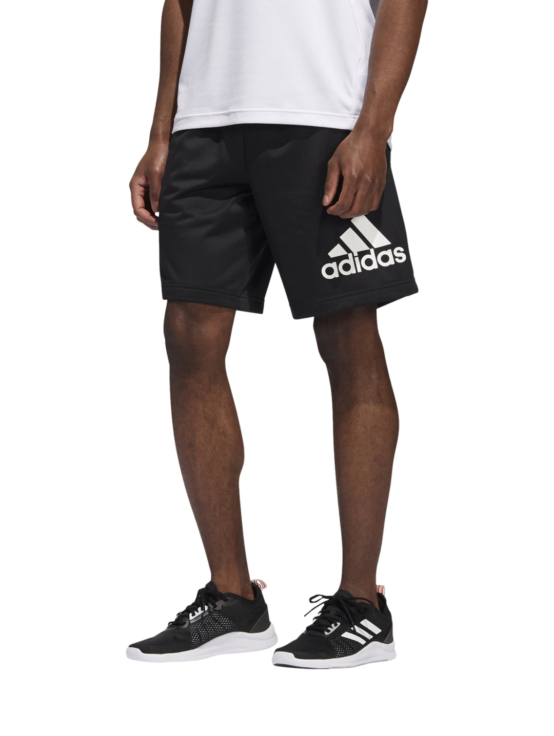 Shorts deportivos Adidas color negro con logo blanco en la pierna izquierda.