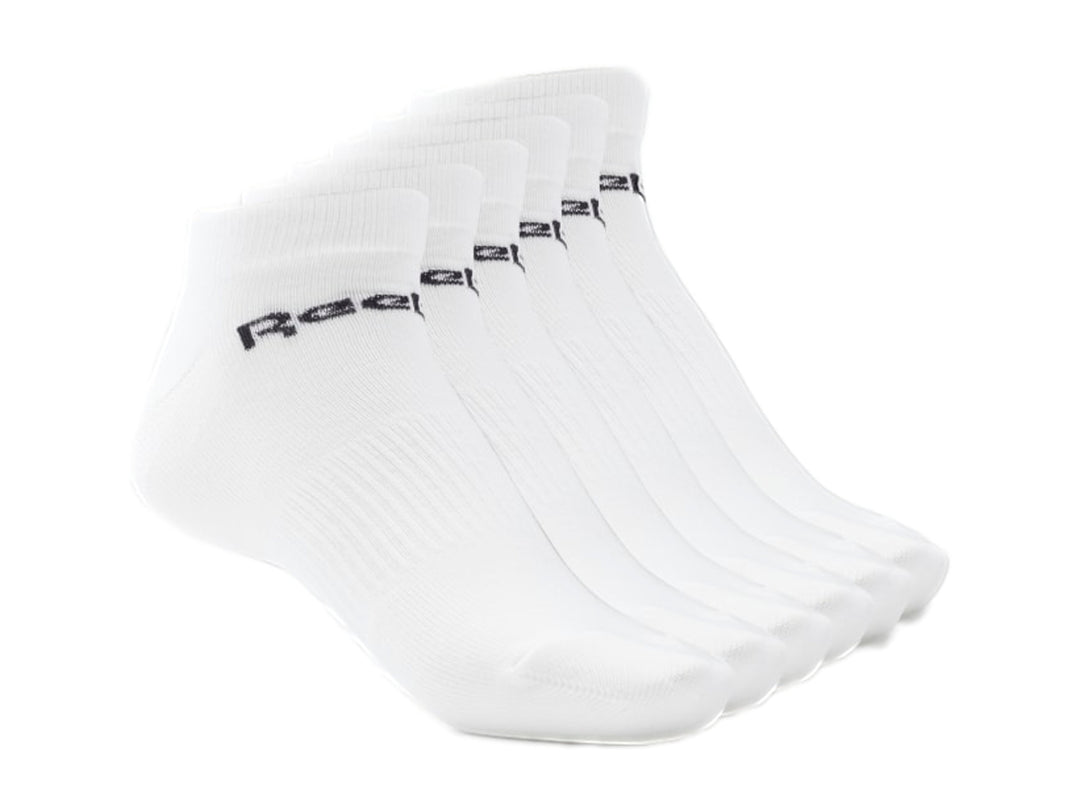 Paquete de 6 calcetines blancos deportivos de la marca Reebok.