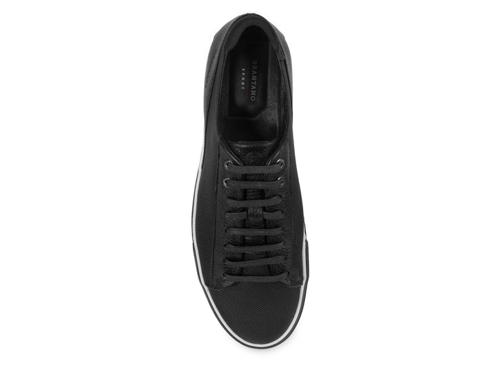 Tenis negros Brantano Stark para hombre con una línea blanca en la suela.