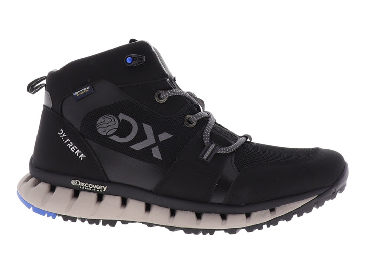 Bota deportiva Discovery color negro con suela gris y detalles azules para hombre.