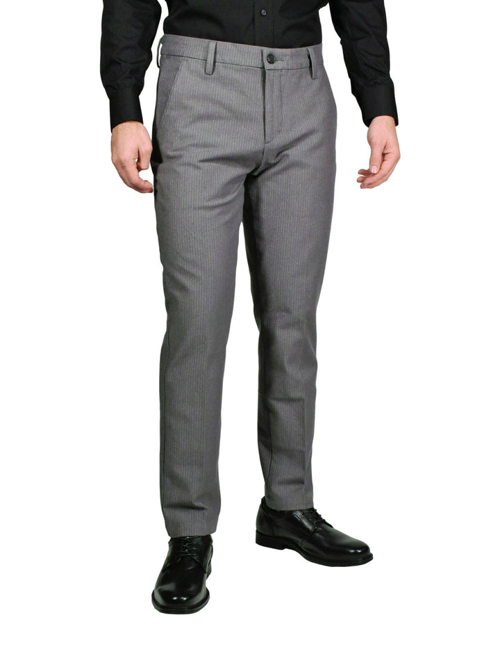 Pantalón Dockers Workday para hombre en color gris oscuro, corte recto y estilo casual.