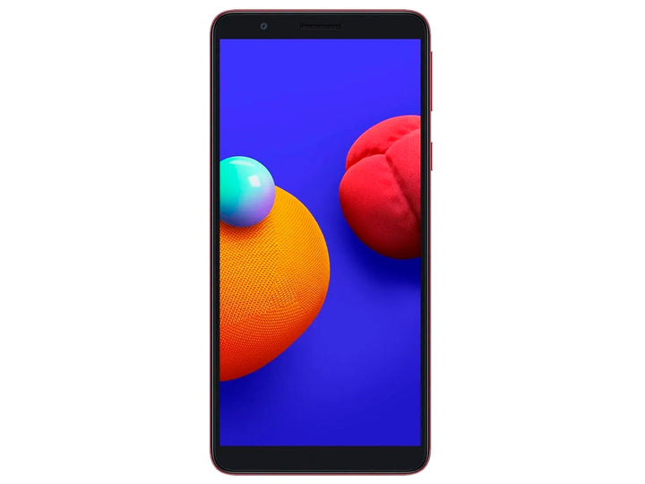 Smartphone Samsung Galaxy A01 color rojo, mostrando la parte frontal y trasera.