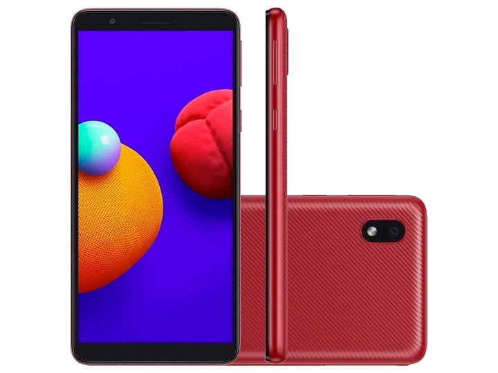 Smartphone Samsung Galaxy A01 color rojo, mostrando la parte frontal y trasera.