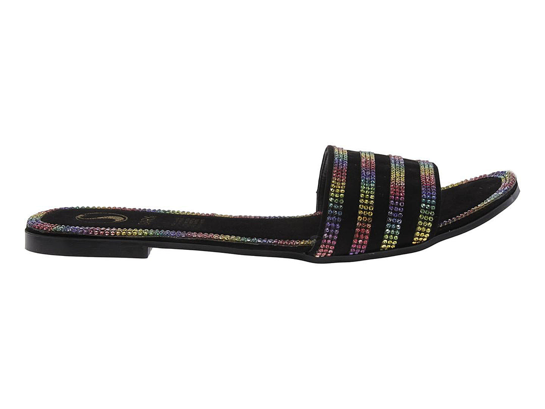 Sandalia negra para mujer con tiras horizontales multicolores brillantes.