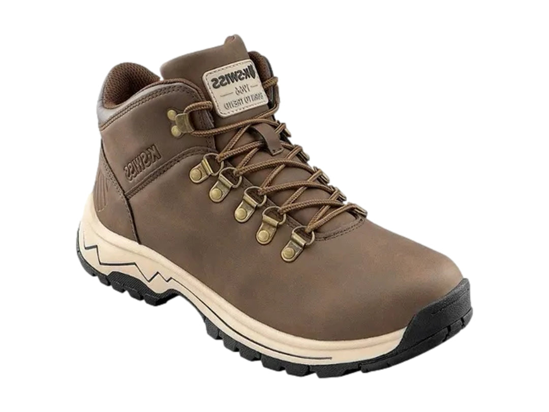 Botín deportivo K-Swiss color marrón con suela beige y negra.