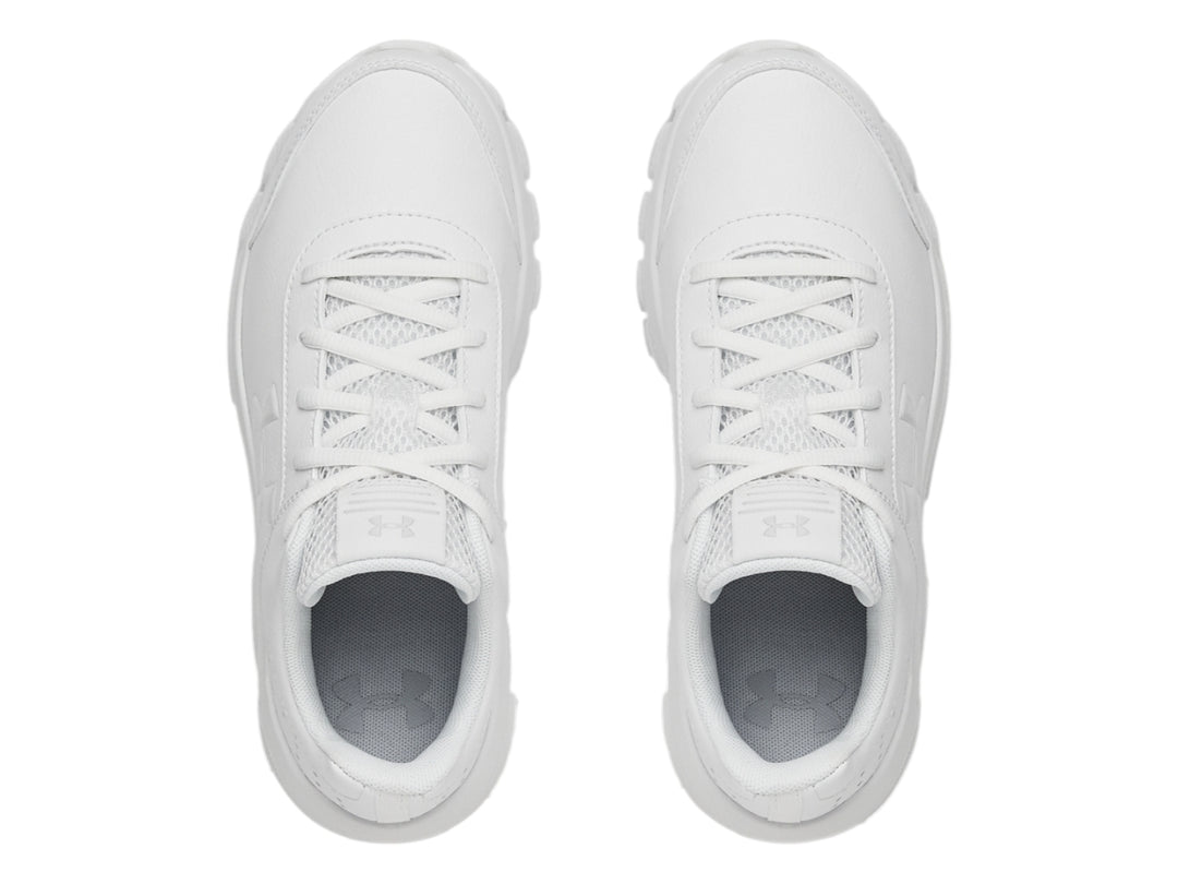 Tenis deportivos Under Armour de color blanco total con suela blanca y logotipo lateral.