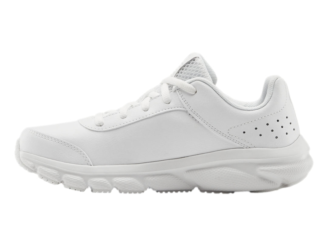 Tenis deportivos Under Armour de color blanco total con suela blanca y logotipo lateral.