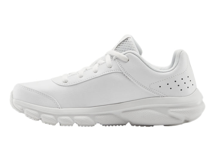 Tenis deportivos Under Armour de color blanco total con suela blanca y logotipo lateral.