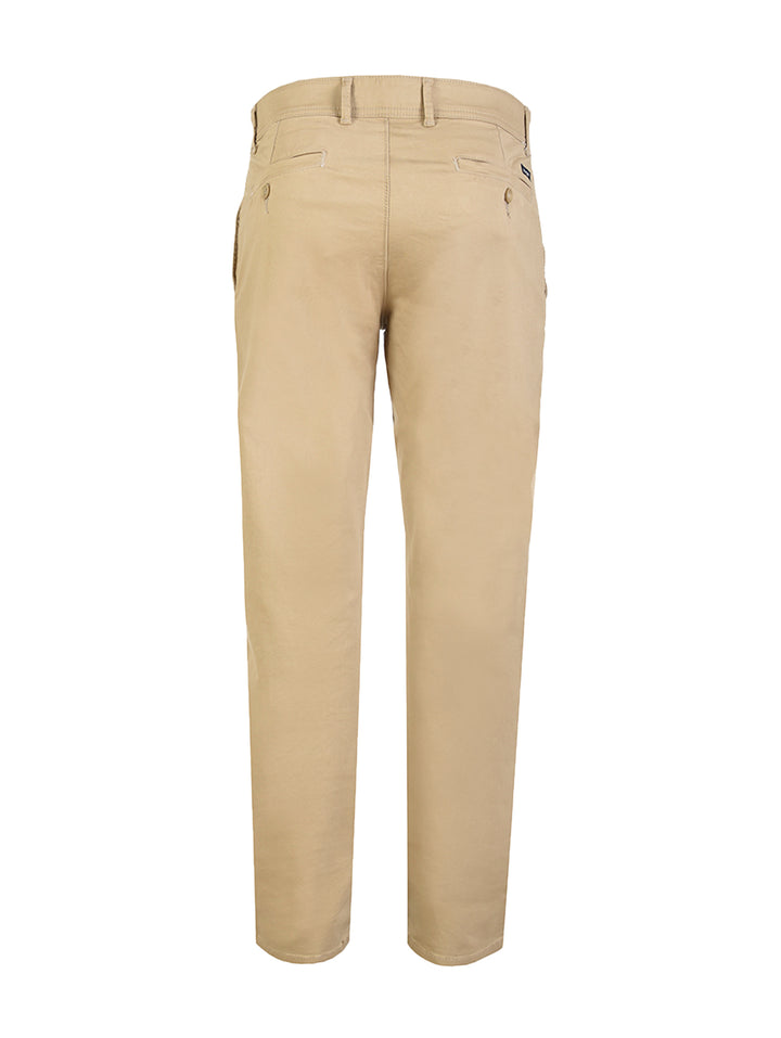 Pantalón Wrangler slim stretch color beige para hombre.