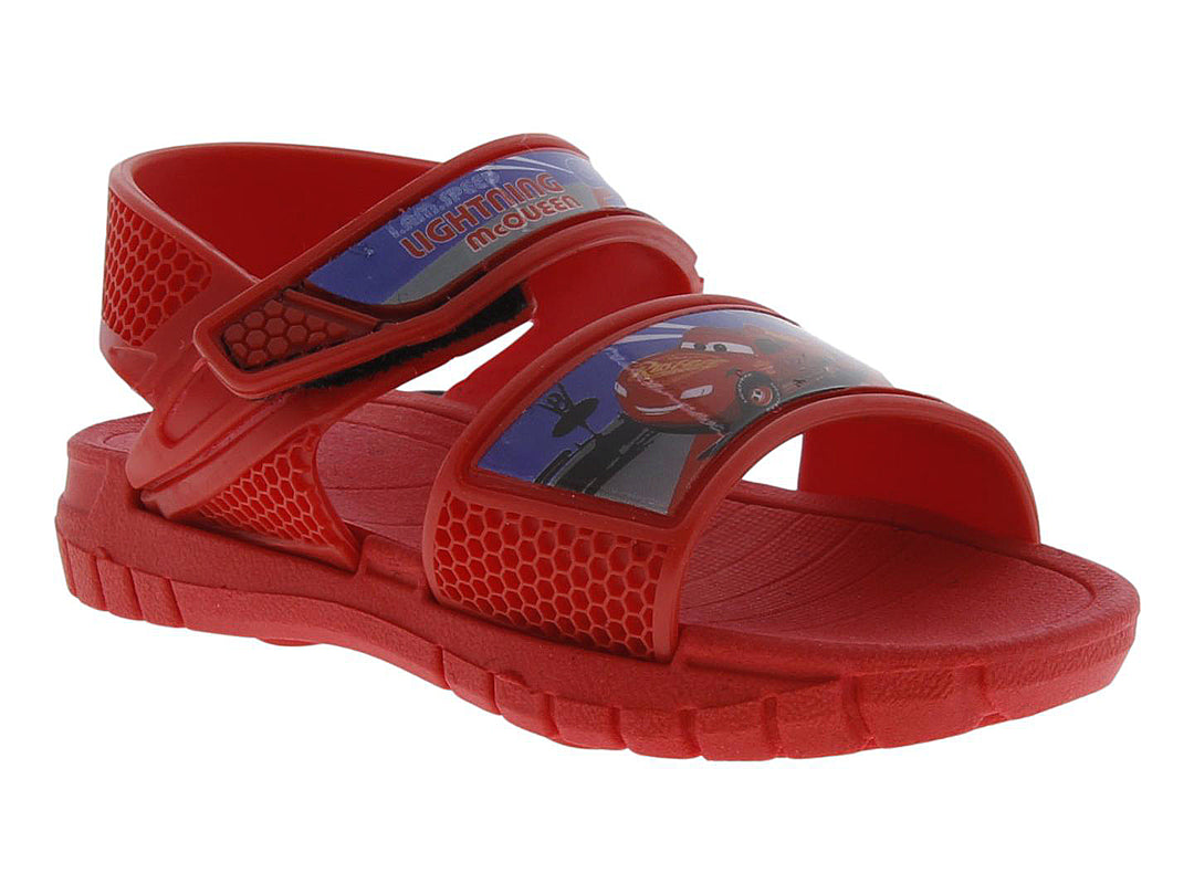 Sandalia infantil roja con estampados de Lightning McQueen y correas ajustables.