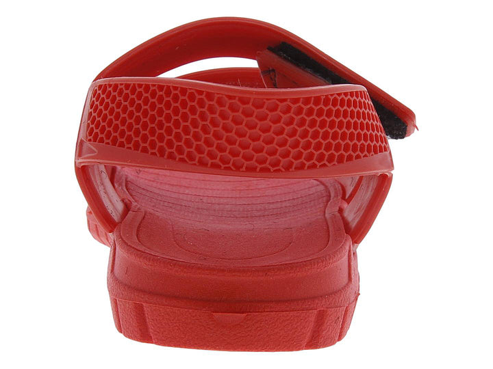 Sandalia infantil roja con estampados de Lightning McQueen y correas ajustables.