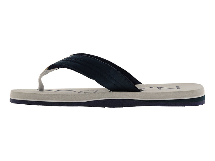 Sandalias Nautica de dedo con suela color gris y correas en color azul marino.