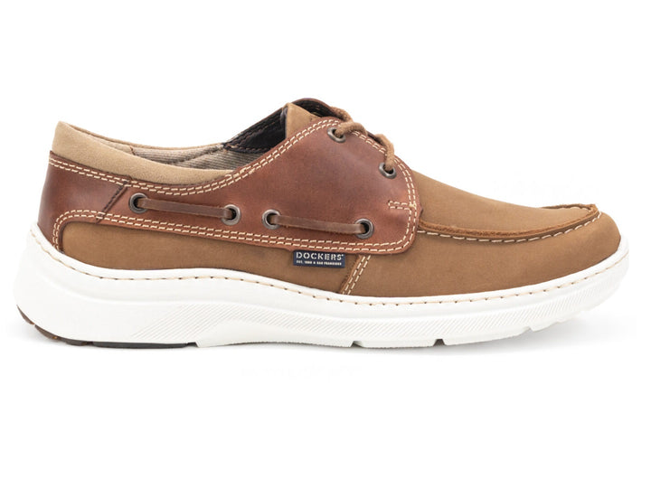 Zapato náutico Dockers Galia para hombre en color tan con suela blanca y detalles en cuero marrón.