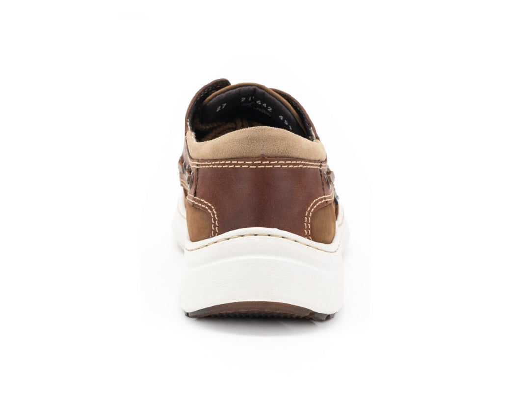 Zapato náutico Dockers Galia para hombre en color tan con suela blanca y detalles en cuero marrón.
