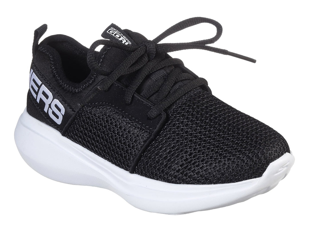 Tenis deportivos Skechers para niño en color negro con suela blanca.