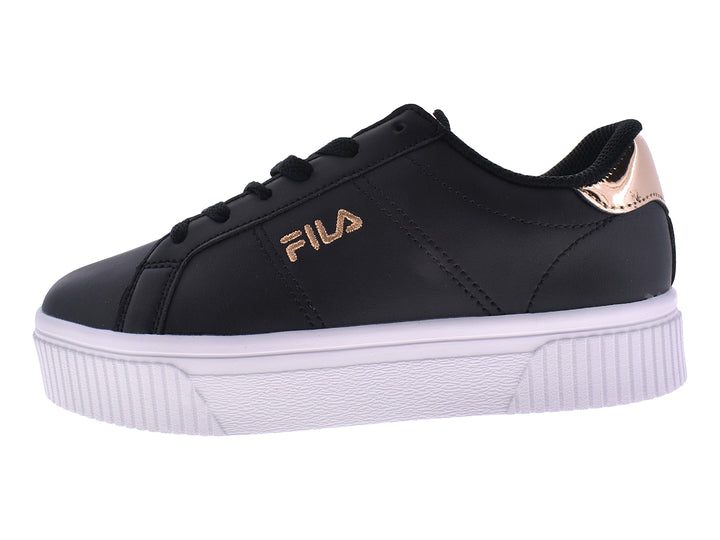 Tenis FILA negros con suela blanca de plataforma y detalle en color oro rosa en el talón.