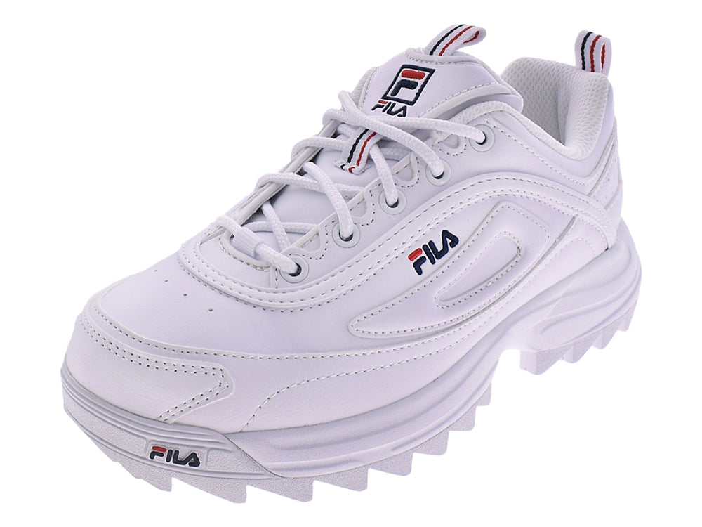 Tenis FILA Distorter en color blanco con suela gruesa y dentada, diseño deportivo moderno.