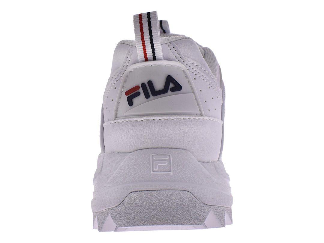 Tenis FILA Distorter en color blanco con suela gruesa y dentada, diseño deportivo moderno.