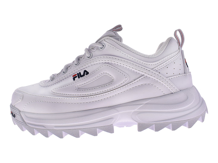 Tenis FILA Distorter en color blanco con suela gruesa y dentada, diseño deportivo moderno.