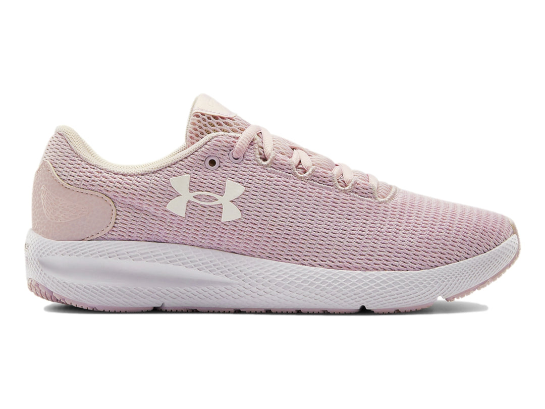 Tenis deportivos Under Armour de color rosa claro con suela blanca.