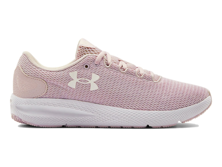 Tenis deportivos Under Armour de color rosa claro con suela blanca.