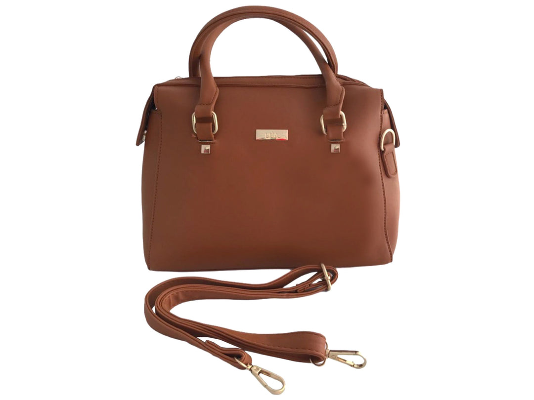 Bolsa de mano color marrón con asa superior, correa ajustable y herrajes dorados.
