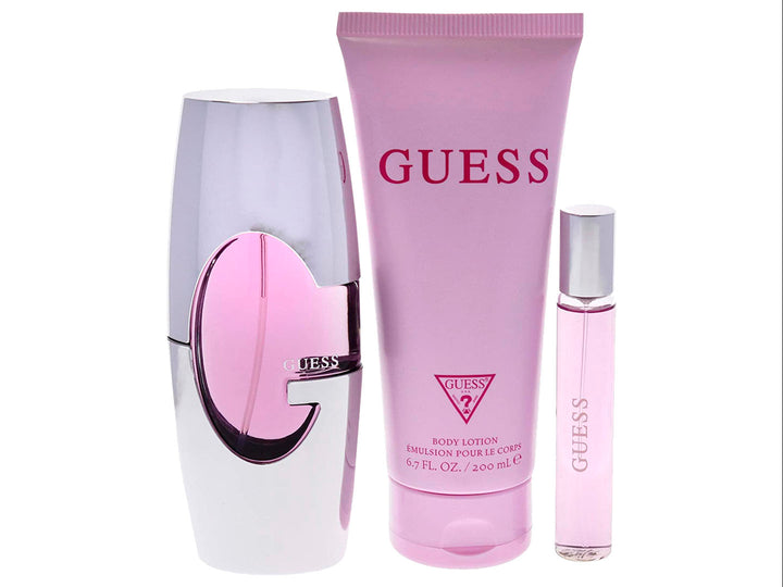 Set de fragancia GUESS para mujer con loción, perfume y spray de viaje en empaque rosa.