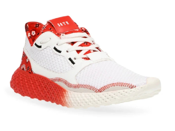 Tenis deportivos Steve Madden blancos y rojos con suela texturizada en degradado.