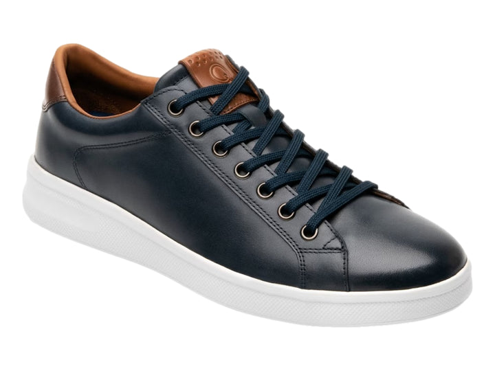 Tenis casuales Quirelli para hombre en color azul marino con suela blanca y detalle en talón café.