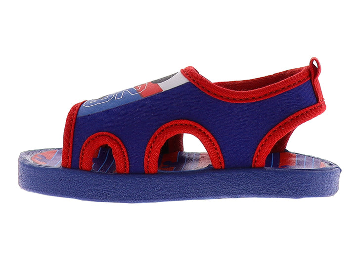 Sandalia infantil color azul y rojo con diseño de Mickey Mouse y cierre de velcro.