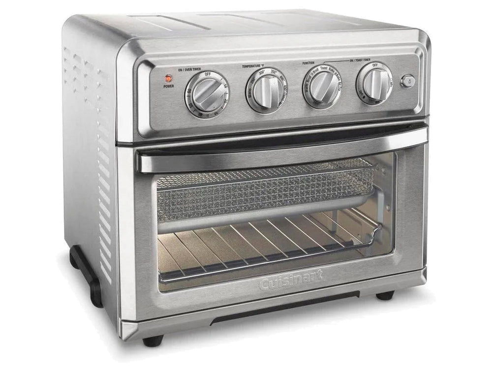 Horno y freidora de aire Cuisinart color plata con controles frontales y puerta de cristal.