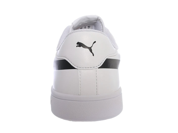 Tenis PUMA Smash V2 Max blancos con logotipo negro en el lateral.