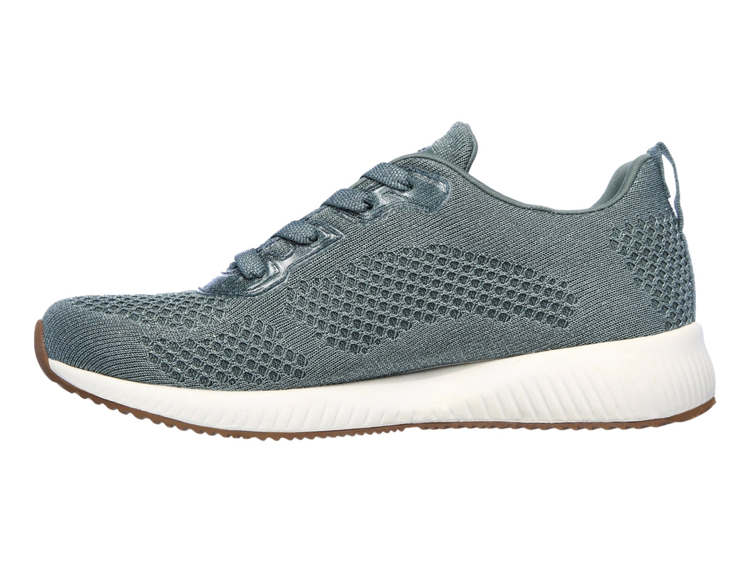 Tenis Skechers BOBS para mujer en color verde con suela blanca y base café.