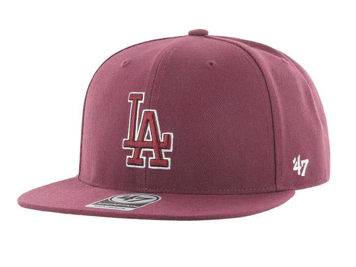 Gorra de béisbol color guinda oscuro con logotipo bordado de los Dodgers de Los Ángeles y visera plana.