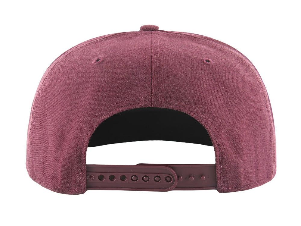 Gorra de béisbol color guinda oscuro con logotipo bordado de los Dodgers de Los Ángeles y visera plana.